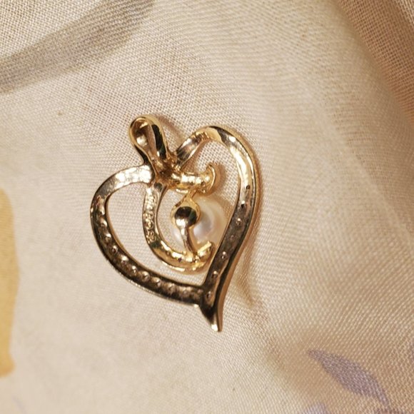 Pearl and diamond heart pendant - Picture 2 of 4